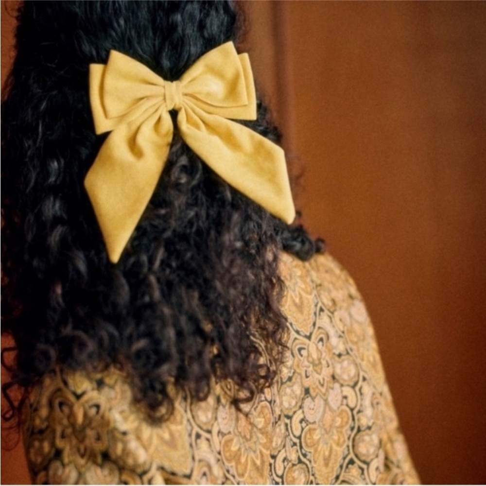 Sezane Velvet Bow Clip Ochre - NWT